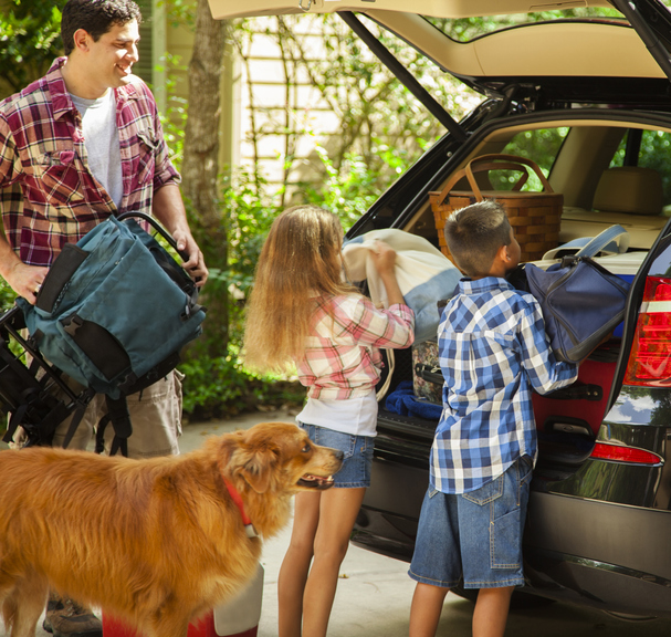 Family packing their car for a trip.
